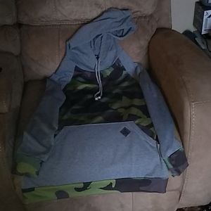 Hoodie with pockets wore 1 time no stains